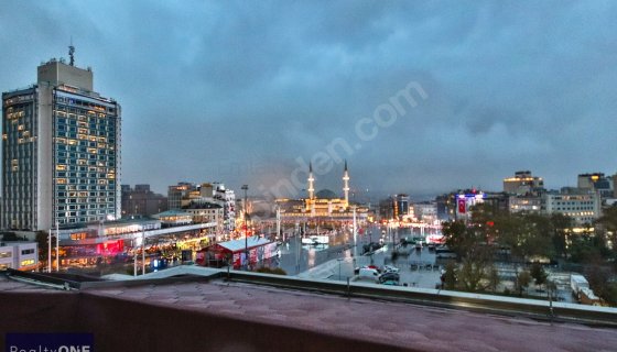 Beyoğlu Yeni Binada Harika Teraslı Eşyalı Daire